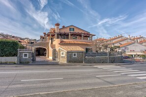 Exterior - Villa Marittima Apartments (Izola)