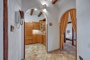 อพาร์ทเมนท์สำหรับครอบครัว, 2 ห้องนอน (Seaside Villa Marittima Apartment) | 2 ห้องนอน, เตารีด/โต๊ะรีดผ้า, Wi-Fi ฟรี, ผ้าปูที่นอน