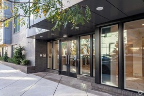 Exterior detail - Chic 1BR Retreat - Pool, Gym + Balcony Views (Philadelphia)