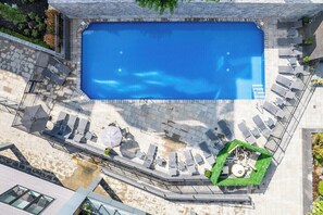 Pool - Chic 1BR Retreat - Pool, Gym + Balcony Views (Philadelphia)