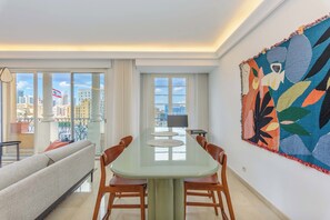Apartment, 2 Schlafzimmer, Stadtblick, zum Innenhof hin | Esszimmer