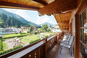 Classic-Apartment, 1 Schlafzimmer, Balkon, Bergblick | Blick vom Balkon
