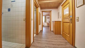 Classic Apartment, 1 Bedroom, Balcony, Mountain View | Floor plan