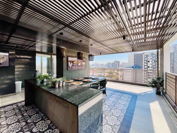 Outdoor dining - BUHO | Urban Victoria | Gym Laundry Wifi (Santiago)