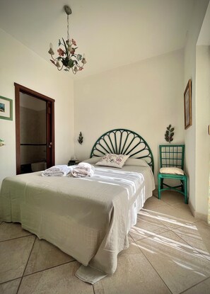 3 bedrooms, iron/ironing board, travel crib, bed sheets