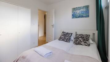 2 bedrooms, soundproofing, iron/ironing board, free WiFi