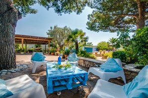 House | Outdoor dining