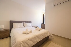 2 Schlafzimmer, Schreibtisch, Bügeleisen/Bügelbrett, WLAN