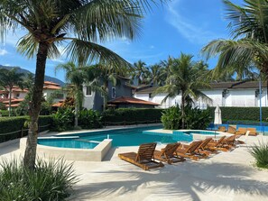 Pool - Comfort and good location in a gated community (Praia de Maresias São Sebastião)