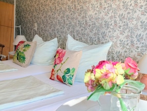 2 bedrooms, desk, free WiFi, bed sheets