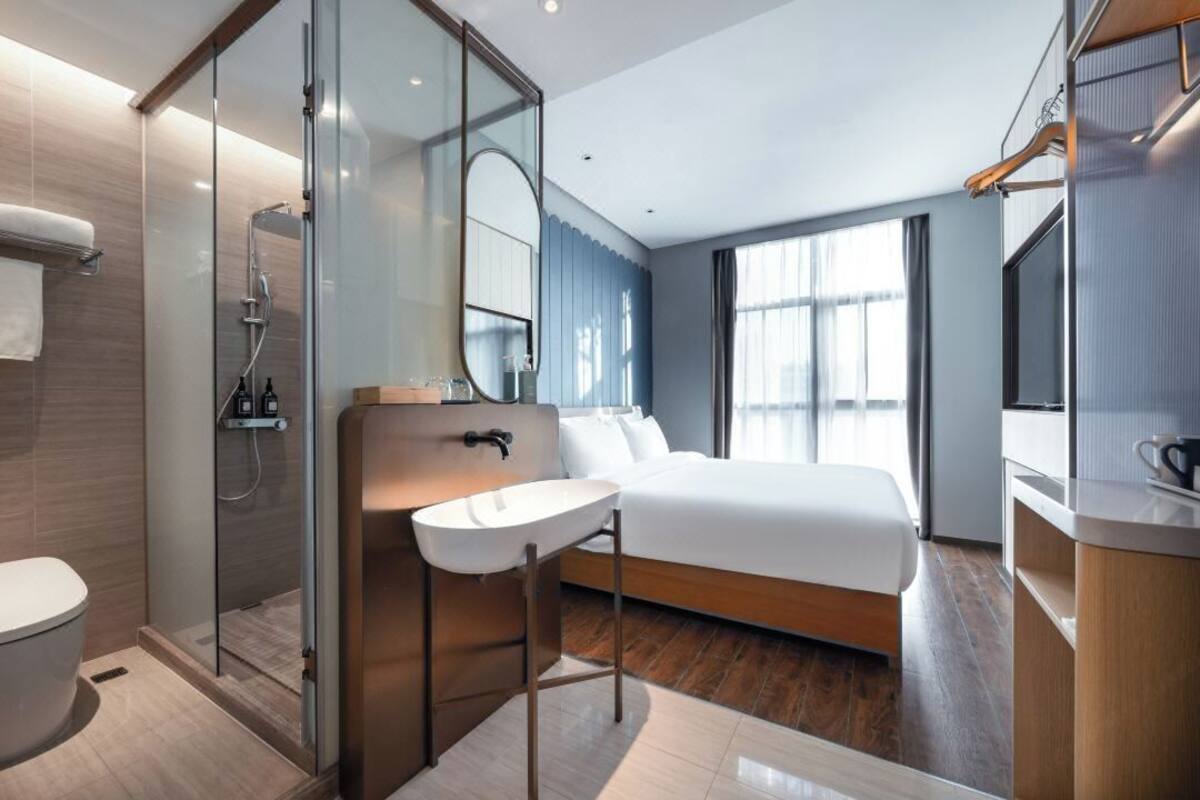 ห้องอีโคโนมีดับเบิล | เครื่องนอนระดับพรีเมียม, เตียงพร้อมฟูกเสริมที่นอน, Wi-Fi ฟรี