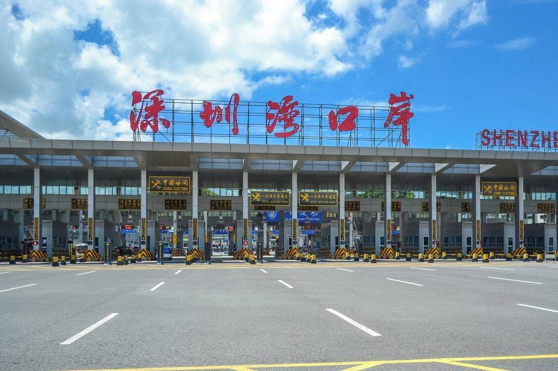 A customs checkpoint with multiple lanes and signage indicating 'China Customs'.
