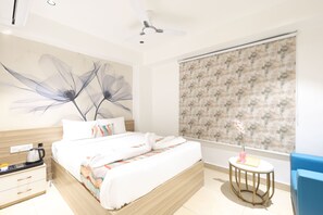 Escritorio y espacio para trabajar con laptop 