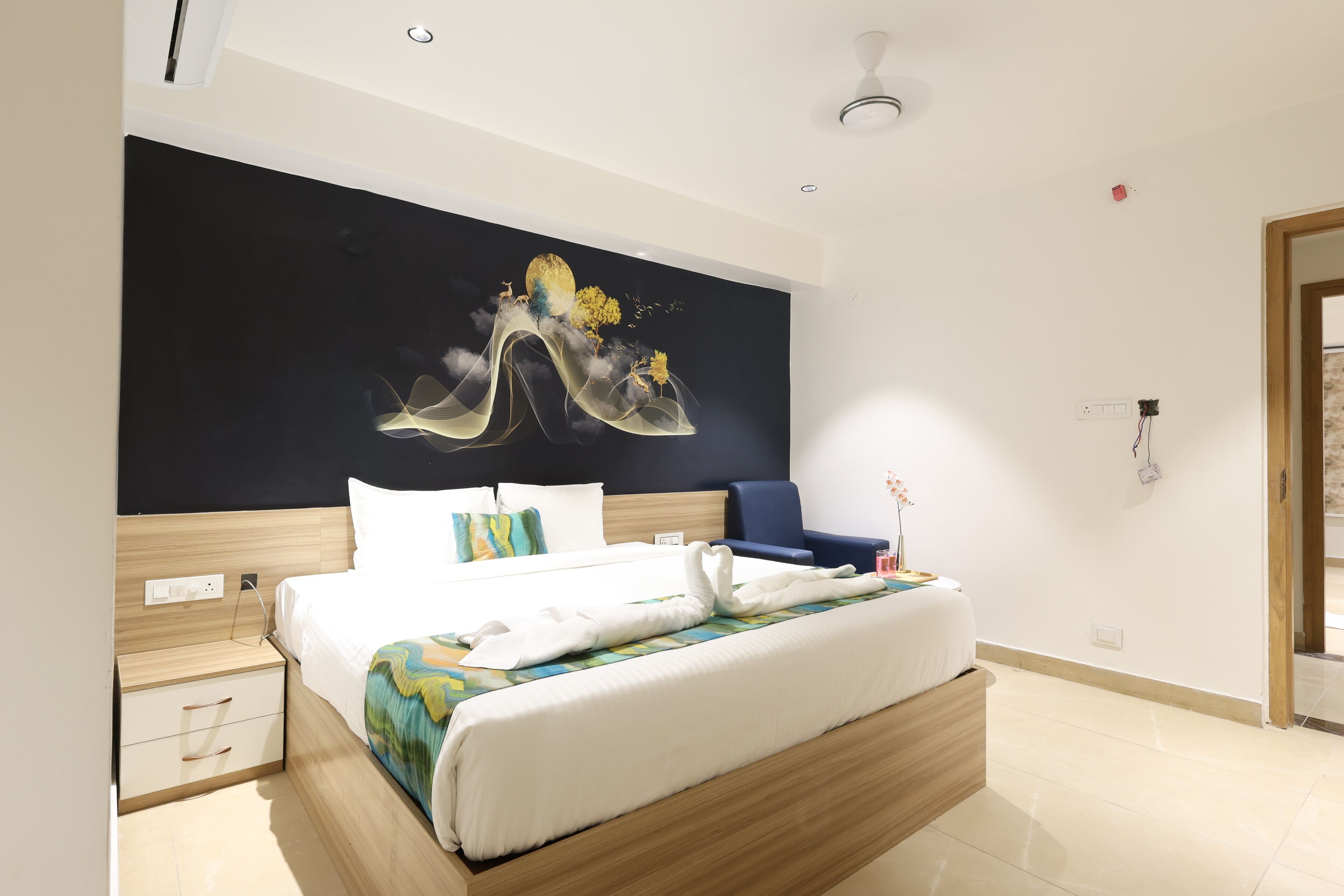 Standard Double Room, City View | Desk, laptop workspace, soundproofing, iron/ironing board