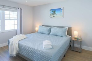 3 bedrooms, iron/ironing board, travel cot, WiFi - Pool, Playset, 15 min to Pier 60 @ Cove Cay Oasis (Clearwater)