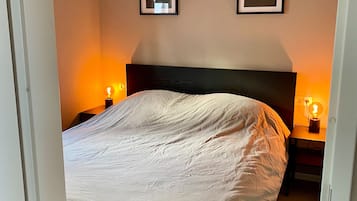 2 bedrooms, bed sheets