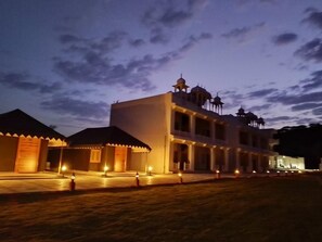 Luxury Tent | Desk, laptop workspace, soundproofing, iron/ironing board - Roop Garh Palace (Jamwa Ramgarh)