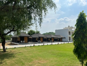 Luxury Tent | Desk, laptop workspace, soundproofing, iron/ironing board - Roop Garh Palace (Jamwa Ramgarh)