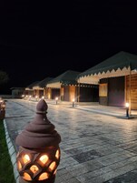 Escritorio y espacio para trabajar con laptop