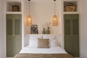 4 bedrooms, in-room safe, iron/ironing board, free WiFi