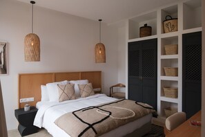 4 chambres, coffres-forts dans les chambres, fer et planche Ă repasser