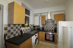 Fridge, microwave - Browning House by Smart Corporate Stays (Leicester)