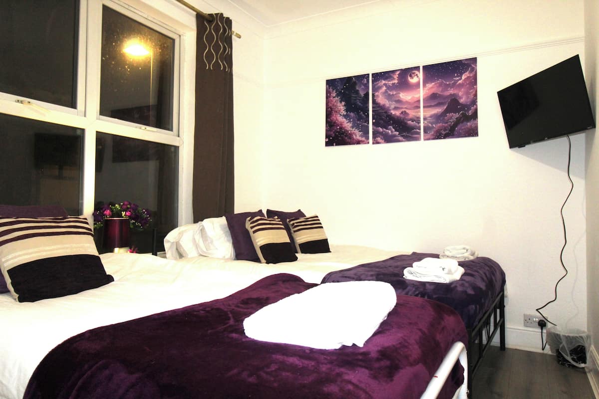 Habitación clásica con 1 cama matrimonial o 2 individuales | Insonorización, tabla de planchar con plancha y wifi gratis