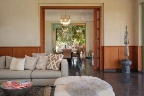 Télévision, cheminée