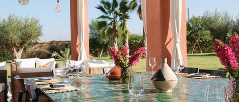 屋外ダイニングエリア