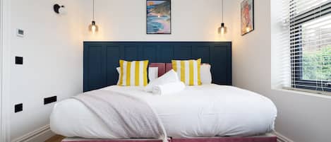 Apartment | 2 bedrooms, iron/ironing board, free WiFi, bed sheets