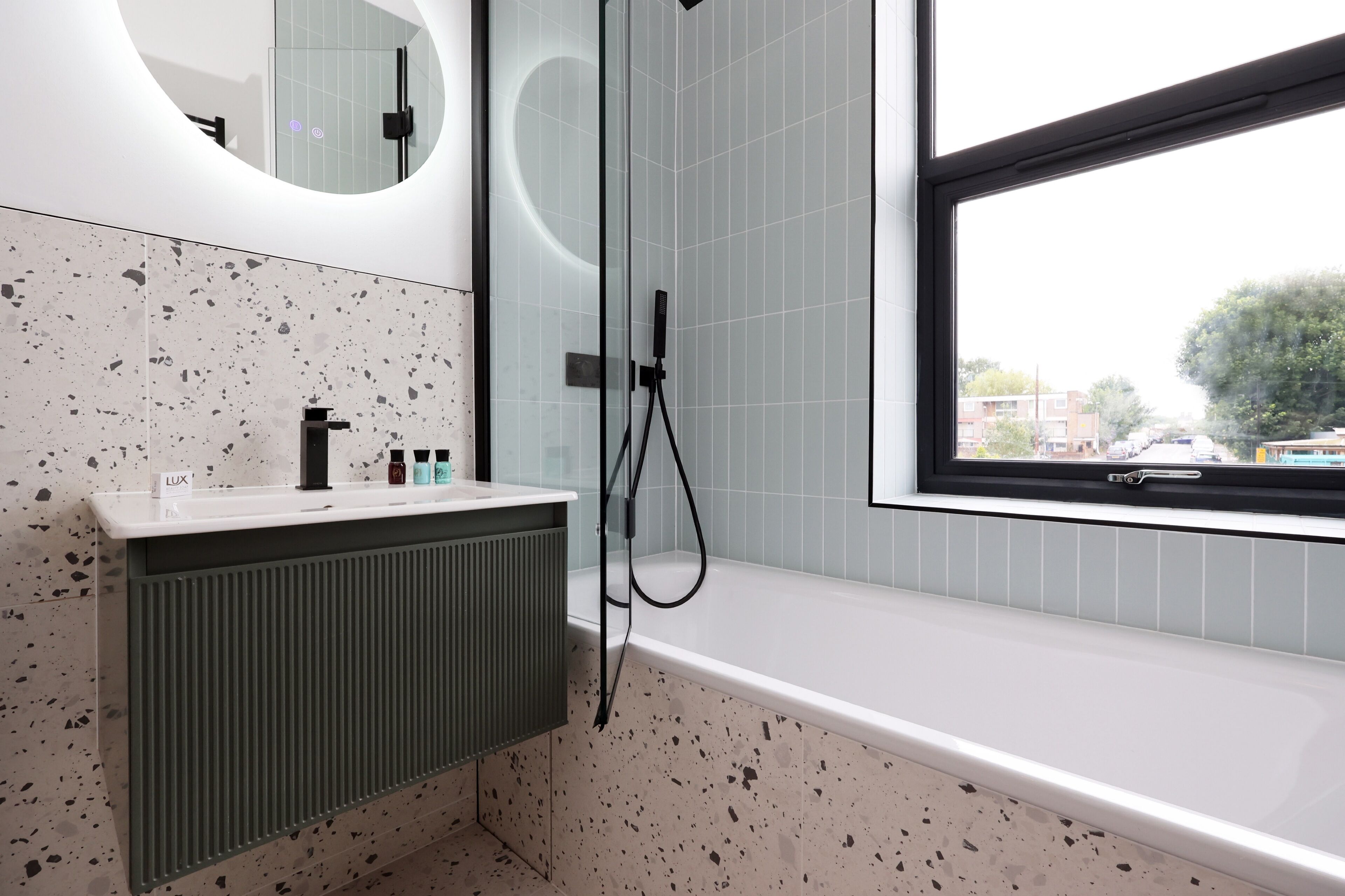 아파트 | 욕실 | 별도의 욕조 및 샤워 시설, 전신 욕조, 헤어드라이어, 타월