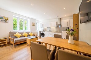 大冰箱、微波炉、炉灶、电热水壶