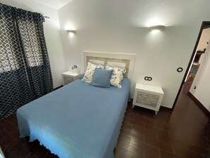 3 bedrooms, iron/ironing board, bed sheets