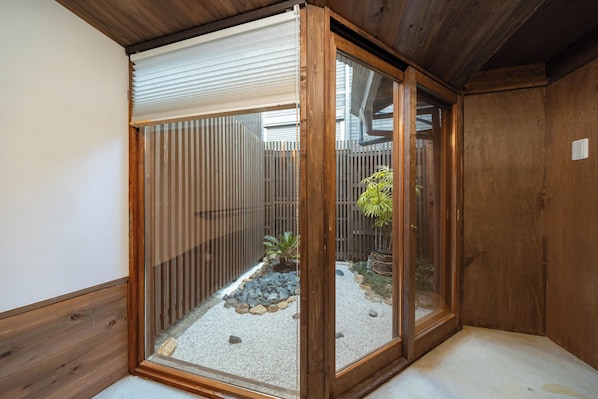 Casa superior | 2 habitaciones, cortinas blackout y tabla de planchar con plancha 