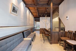 Casa superior | 2 habitaciones, cortinas blackout y tabla de planchar con plancha 