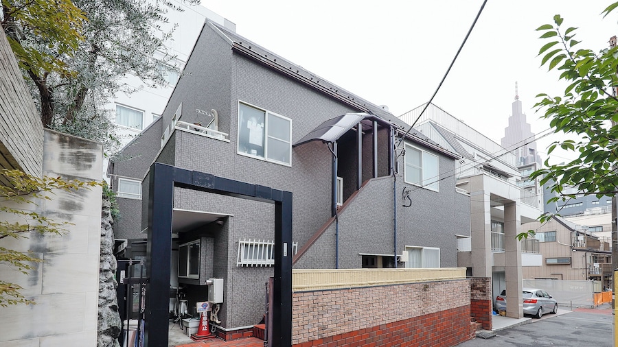 Sakura Yoyogi by Tranova