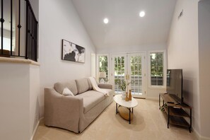 Smart-TV, videospill, kontorer og PC-skjermer