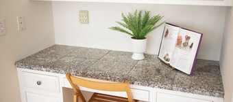 Seaside Serenity Retreat: A Spacious Home in a Coastal Haven with Breathtaking Water Views