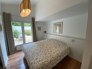 Comfort Double or Twin Room, Garden View | Soundproofing, free WiFi - La Bastide au Ventoux (Bédoin)