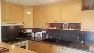 Micro-ondes, four, plaque de cuisson, lave-vaisselle