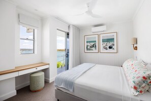2 bedrooms, iron/ironing board, WiFi, bed sheets - River's Edge At Mariners (Noosa)