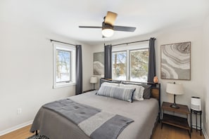 4 bedrooms, iron/ironing board, free WiFi, bed sheets - Family fun at Pine Lake in LaPorte, IN! (La Porte)