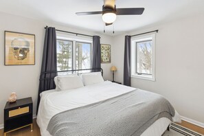 4 室のベッドルーム、アイロン / アイロン台、WiFi (無料)、ベッドシーツ