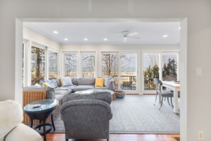 Smart TV, fireplace, books - Lakefront Retreat: Direct Lake Michigan access with stunning views (New Buffalo)