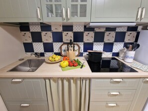 Fridge, microwave, stovetop, coffee/tea maker