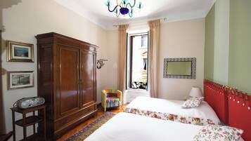 2 Schlafzimmer, Schreibtisch, BĂŒgeleisen/BĂŒgelbrett, Reisekinderbett