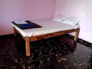 Garden view - Parvati Gust House (Kumta)