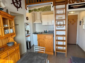 Fridge, microwave, stovetop, dishwasher - 2-room apartment direct beach access, pets allowed, Wifi (Cabourg)
