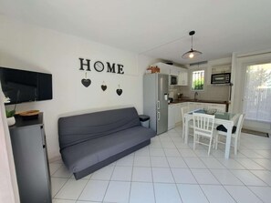 TV - Semi-detached house A/C 7 people with pool and parking in Marseillan-Plage (Marseillan-Plage)