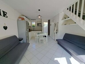 TV - Semi-detached house A/C 7 people with pool and parking in Marseillan-Plage (Marseillan-Plage)